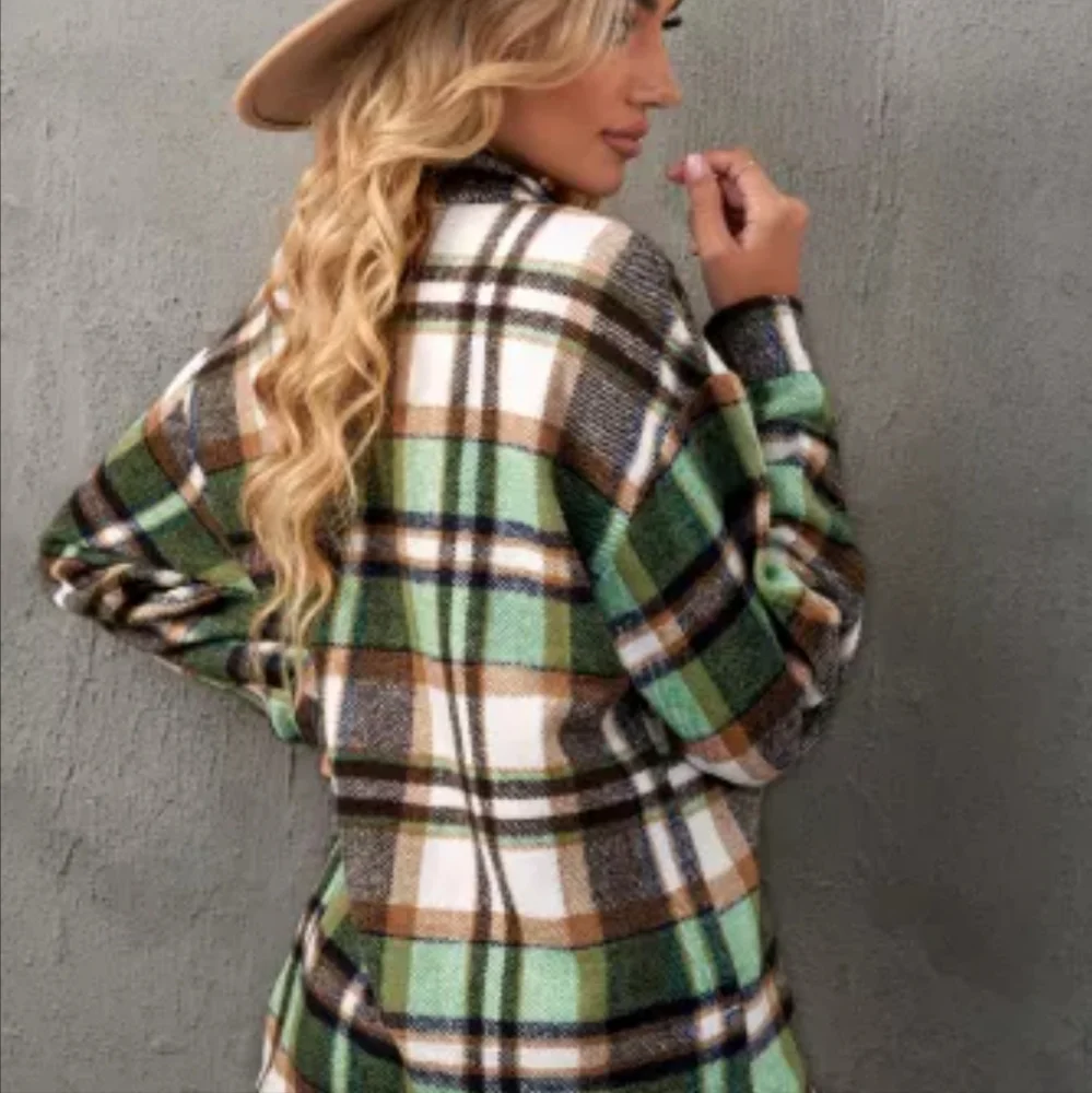 🔥💕HP💕New Geometric Plaid shacket - Picture 14 of 16